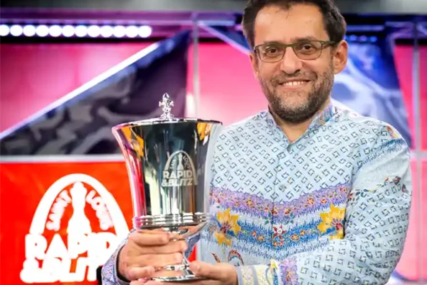 web photo - 2025 GCT Saint Louis Rapid & Blitz- GM Levon Aronian holding 1st Place Trophy 4 LOR01090