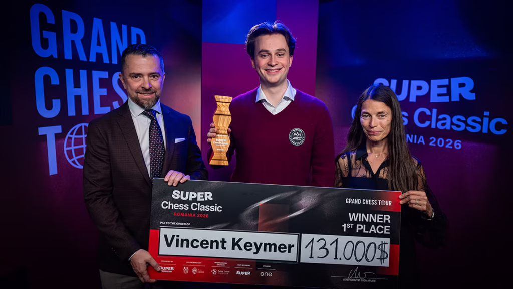 GM Vincent Keymer being presented winner check and winner trophy for the 2026 Super Chess Classic Romania.